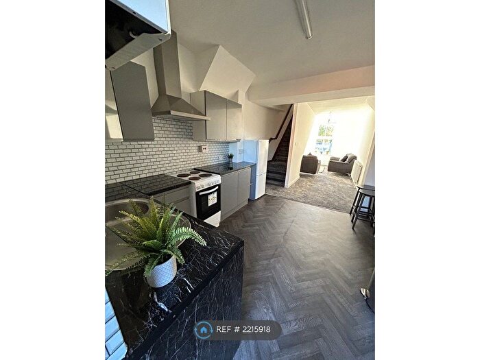 2 Bedroom Maisonette To Rent In Northenden Road, Sale Moor, M33