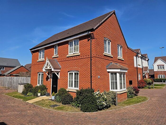 3 Bedroom Detached House For Sale In Estcourt Close, Gloucester, GL1