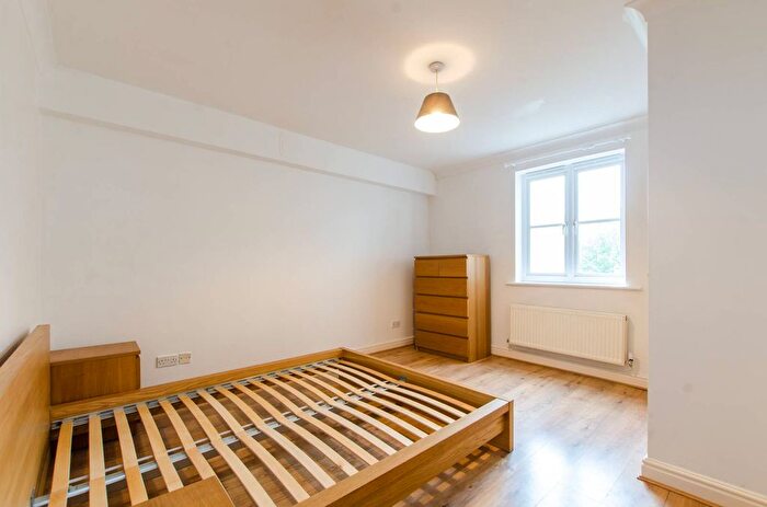 2 Bedroom Flat To Rent In Charles Haller Street, Brockwell Park, London, SW2