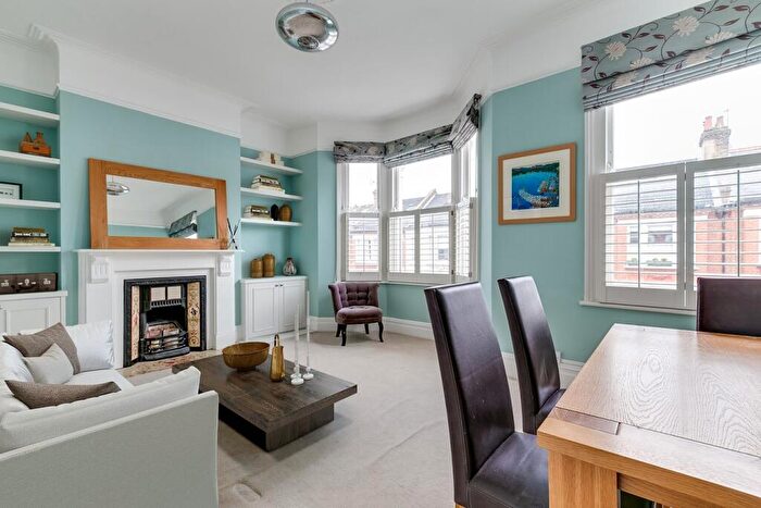 3 Bedroom Flat To Rent In Manchuria Road, London, SW11