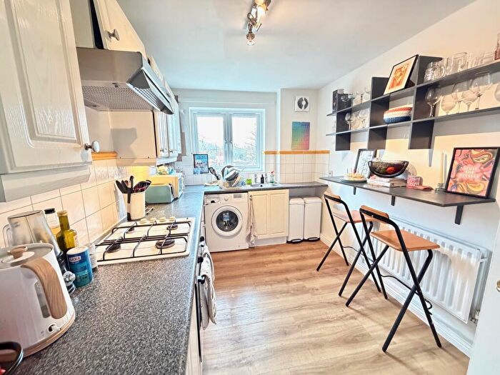 2 Bedroom Flat To Rent In Buxhall Crescent, Hackney Wick, E9