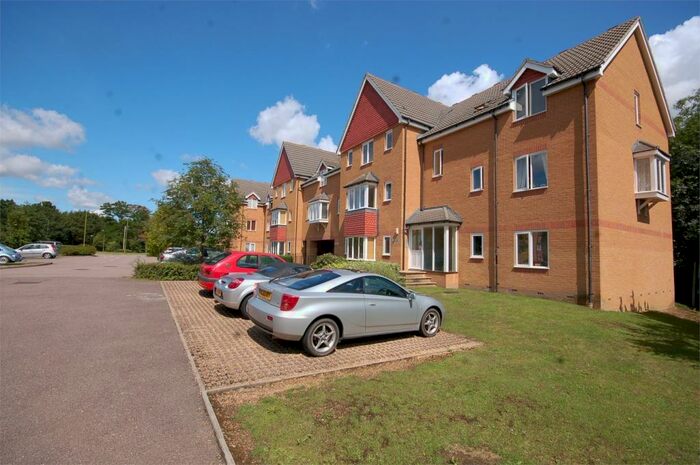2 Bedroom Flat To Rent In Redoubt Close, Hitchin, SG4