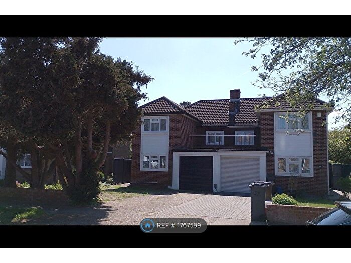 3 Bedroom Semi-Detached House To Rent In Beresford Gardens, Hounslow, TW4