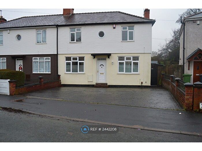 3 Bedroom Semi-Detached House To Rent In Selwyn Road, Bilston, WV14
