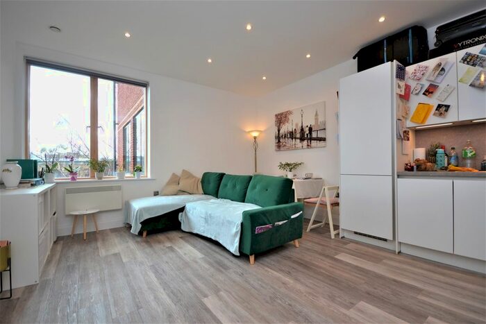 1 Bedroom Flat To Rent In Elmfield Road, Bromley BR1