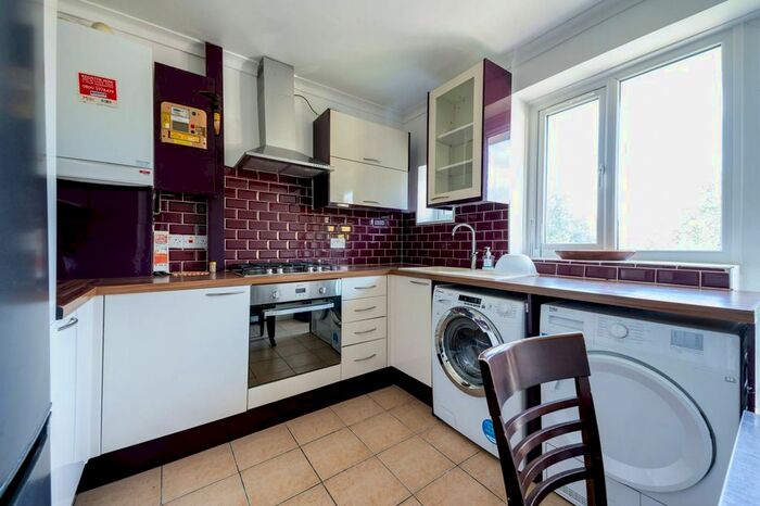 2 Bedroom Flat To Rent In Clive Road, West Dulwich, London, SE21