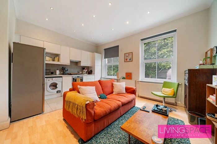 2 Bedroom Flat For Sale In Hornsey Road, Holloway, N7
