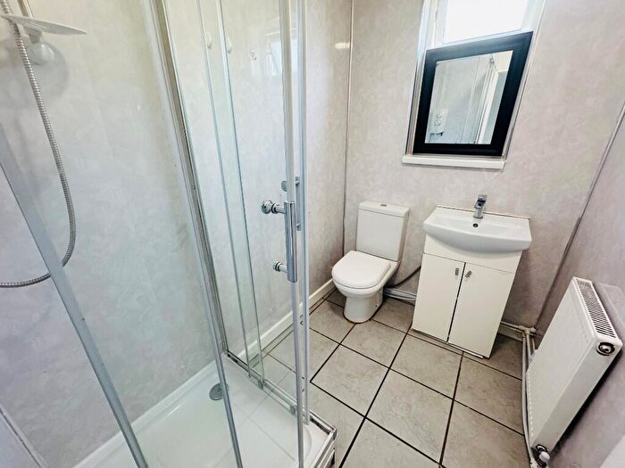 2 Bedroom Flat To Rent In Castle Street, Luton, Bedfordshire, LU1