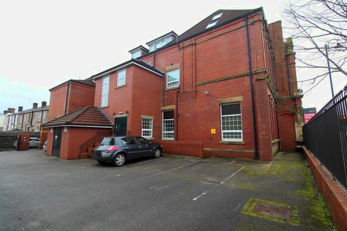 2 Bedroom Flat To Rent In Chorley New Road, Horwich, Bolton, BL6