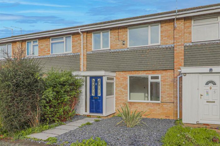 3 Bedroom Terraced House To Rent In Hailey Avenue, Hoddesdon, Herts, EN11