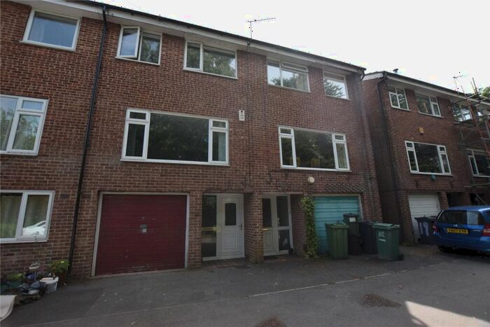 3 Bedroom Town House To Rent In Brackenwood Close, Leeds, West Yorkshire, LS8