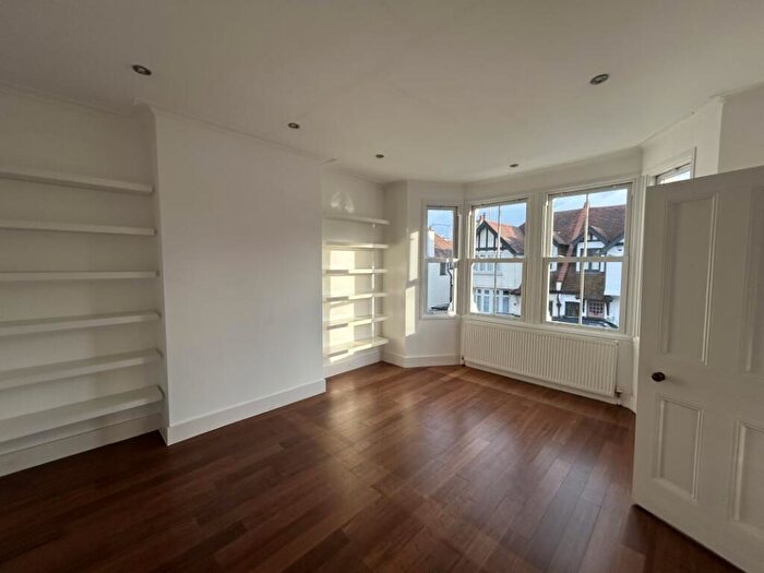 2 Bedroom Flat To Rent In Sunningdale Avenue Leigh-on-Sea, SS9