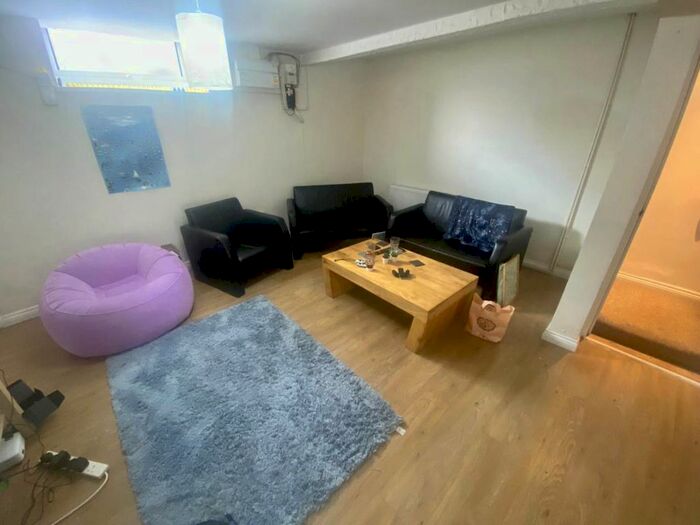 5 Bedroom Property To Rent In Westbury Street, Brynmill, Swansea, SA1