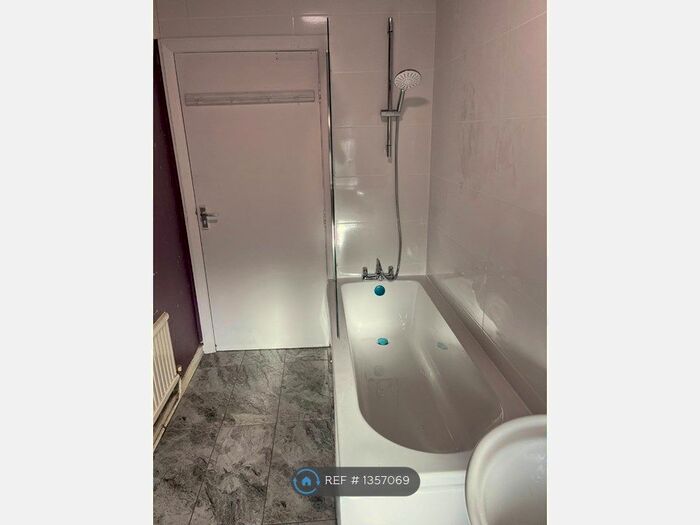 3 Bedroom Semi-Detached House To Rent In Victoria Square, Worksop, S80