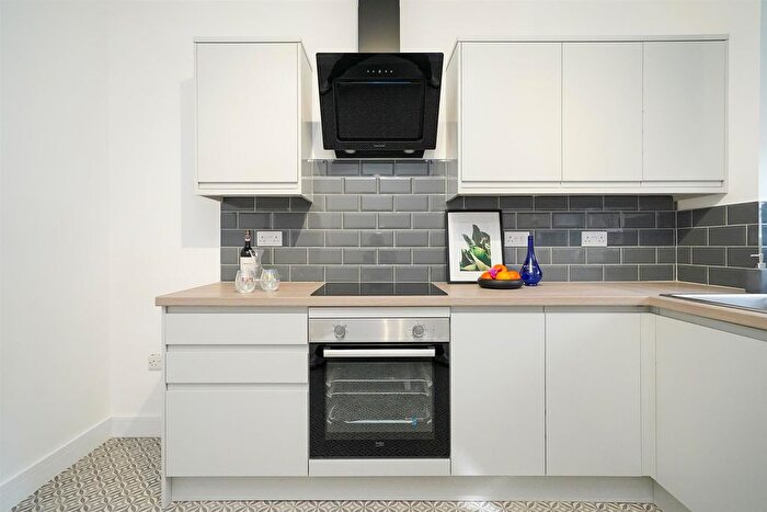 2 Bedroom Semi-detached House To Rent In Hope Street, Chesterfield, S40