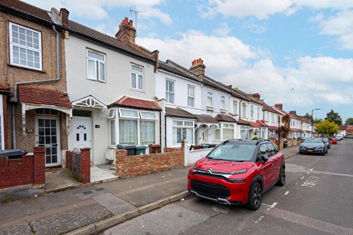 3 Bedroom Terraced House For Sale In Stirling Road, London, E17
