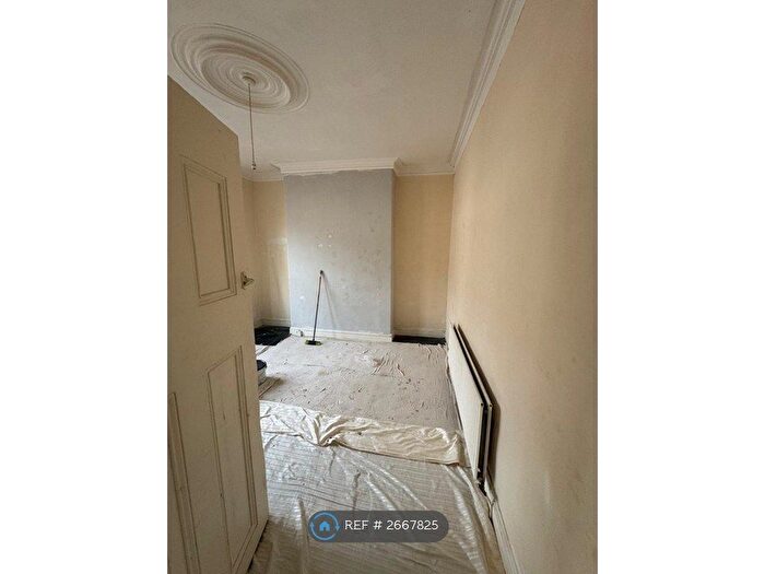 2 Bedroom Flat To Rent In Claremont North Avenue, Gateshead, NE8