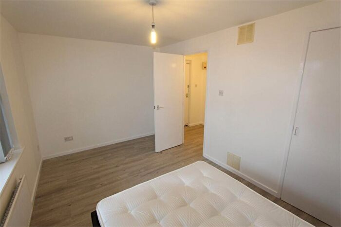 1 Bedroom Flat For Sale In North Third Street, Milton Keynes, MK9
