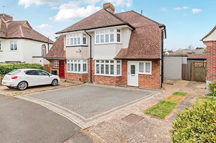 3 Bedroom Semi-Detached House For Sale In Hillsmead Way, Sanderstead, CR2