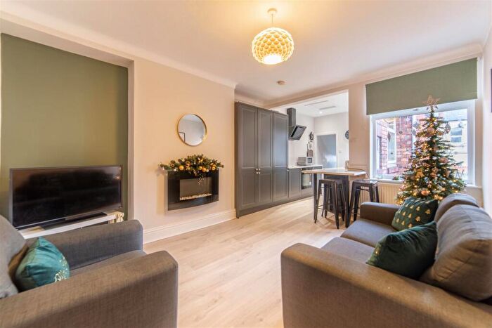 3 Bedroom Flat To Rent In £pppw - Brandon Grove, Sandyford, NE2