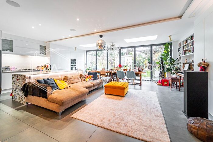 4 Bedroom Semi-Detached House To Rent In Chamberlayne Road, Kensal Rise, London, NW10