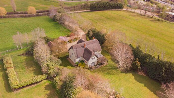 5 Bedroom Detached House For Sale In Salford Road, Aspley Guise, Milton Keynes, Bedfordshire, MK17