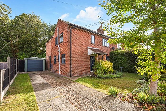 4 Bedroom Semi-Detached House For Sale In The Knowlings, Whitchurch, RG28