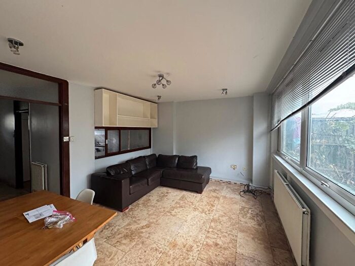 3 Bedroom Maisonette To Rent In Ewhurst Court, Mitcham, CR4