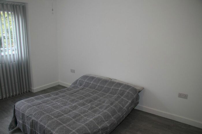 2 Bedroom Flat To Rent In Wellington Parade, Blackfen Road, Sidcup, DA15
