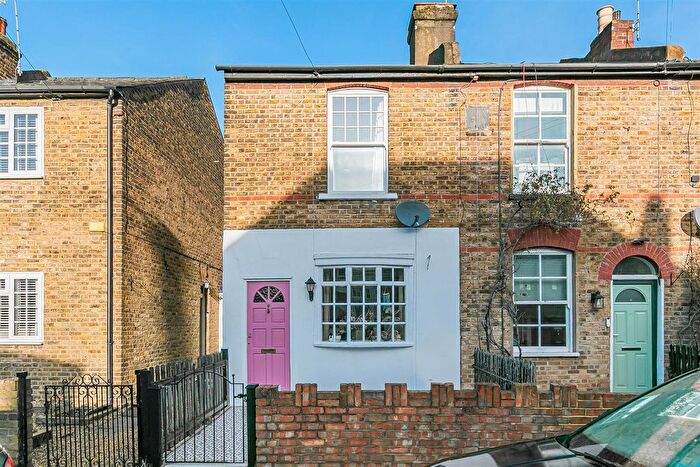 2 Bedroom End Terrace House For Sale In Acre Road, Kingston Upon Thames, KT2