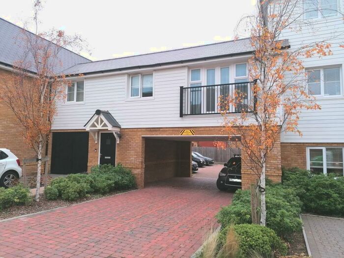 2 Bedroom Maisonette To Rent In Holmbush Drive, Faygate, RH12