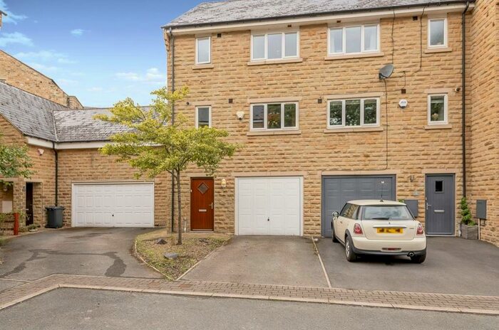 4 Bedroom House To Rent In The Waterside, Thongsbridge, Holmfirth, HD9