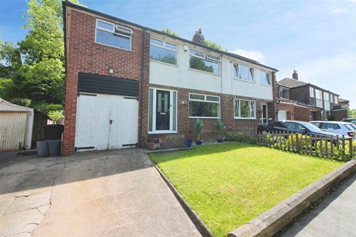 4 Bedroom Semi-Detached House For Sale In Oxford Drive, Kippax, Leeds, LS25
