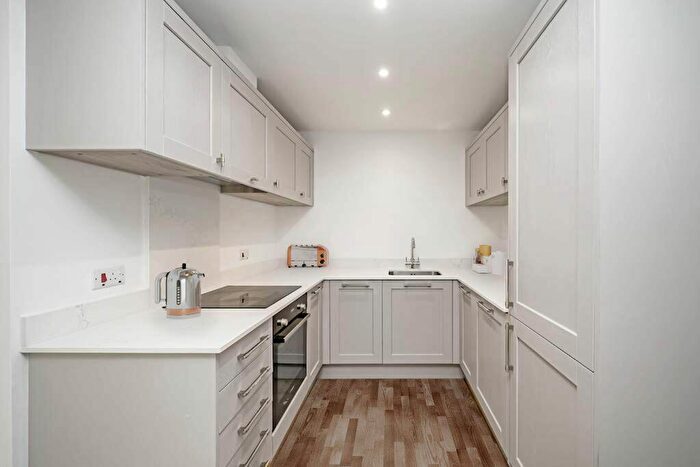 2 Bedroom Apartment For Sale In West Wycombe Road, High Wycombe, Buckinghamshire, HP12