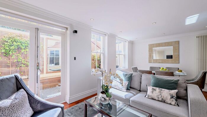 3 Bedroom Flat To Rent In Garden House, - Kensington Gardens Square, London, W2