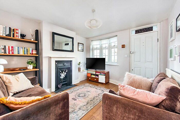 2 Bedroom End Of Terrace House For Sale In Staines, Surrey, TW18