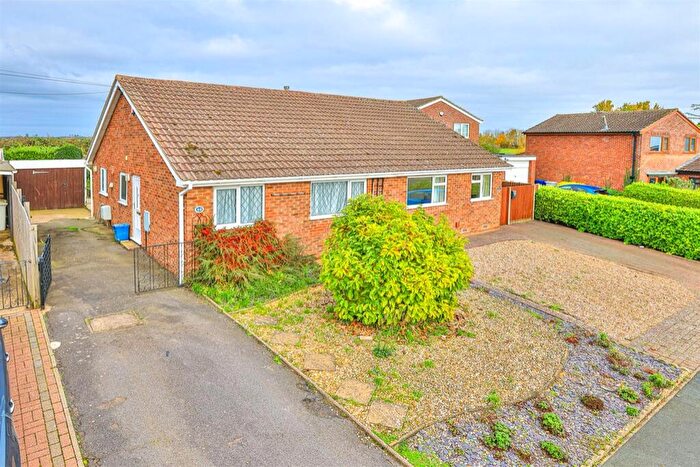 2 Bedroom Semi-Detached Bungalow For Sale In Kipton Field, Rothwell, NN14