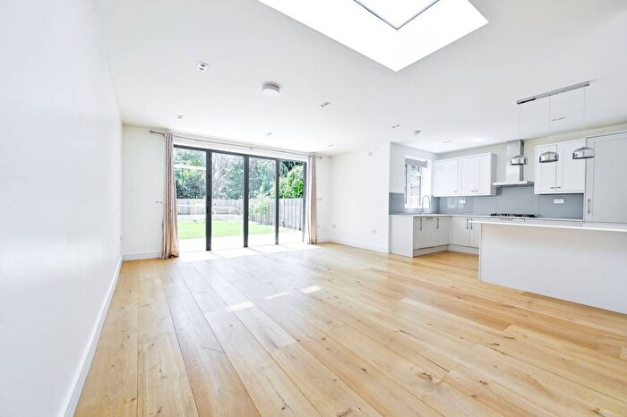 4 Bedroom Semi-Detached House To Rent In Ravenor Park Road, Greenford, UB6