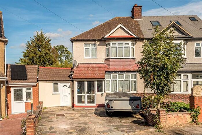 4 Bedroom Semi-Detached House For Sale In Woodyates Road, Lee, SE12