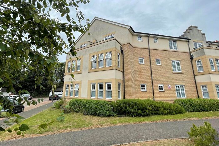 2 Bedroom Flat For Sale In The Hawthorns, Flitwick, MK45