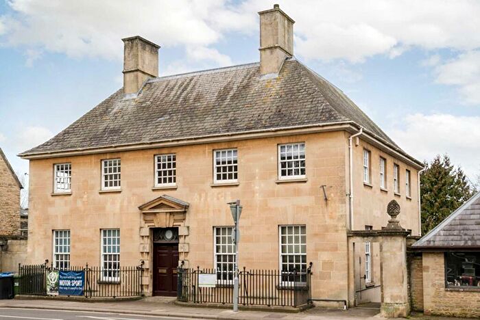 3 Bedroom Apartment To Rent In West Street, Chipping Norton, OX7