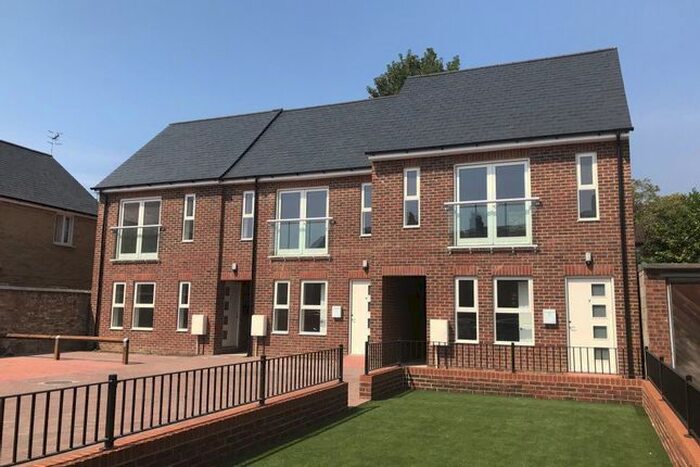 1 Bedroom Terraced House To Rent In St. Albans Road, Watford, WD17