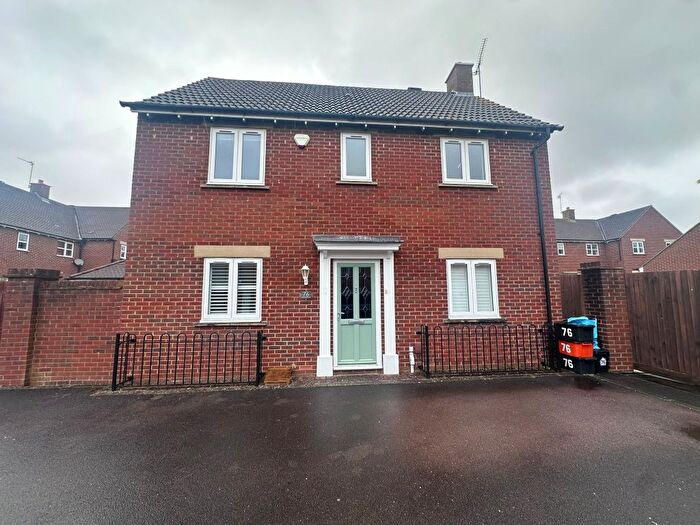 3 Bedroom Link Detached House To Rent In Dunvant Road, Swindon, SN25