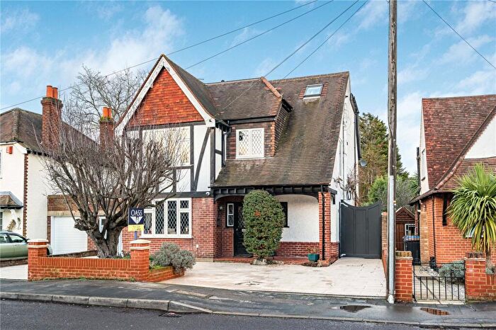 5 Bedroom Detached House For Sale In Stepgates, Chertsey, Surrey, KT16