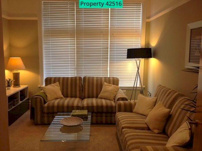 3 Bedroom Apartment To Rent In Roundhay Road, Leeds, LS8