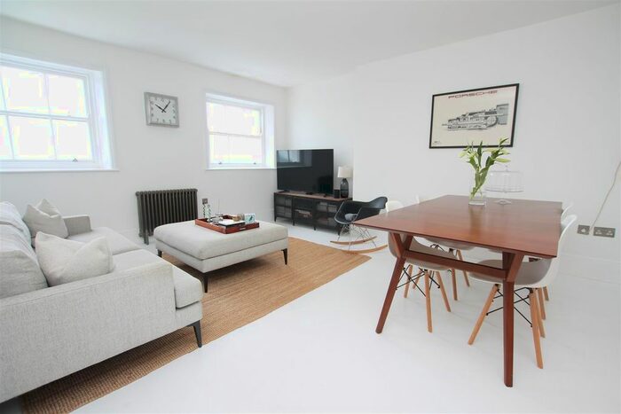 2 Bedroom Flat To Rent In Lewes Crescent, Brighton, BN2