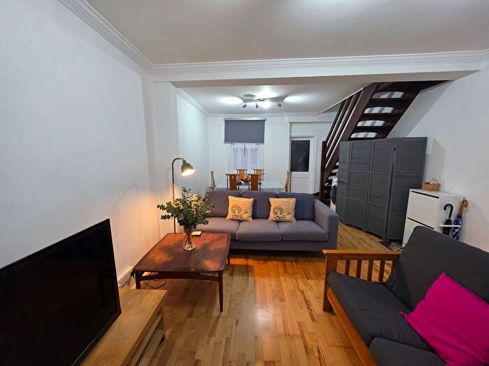 2 Bedroom Flat To Rent In Forest Gate, E7