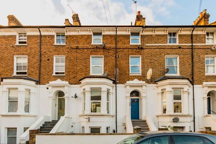 1 Bedroom Flat To Rent In Oaklands Grove, London, W12
