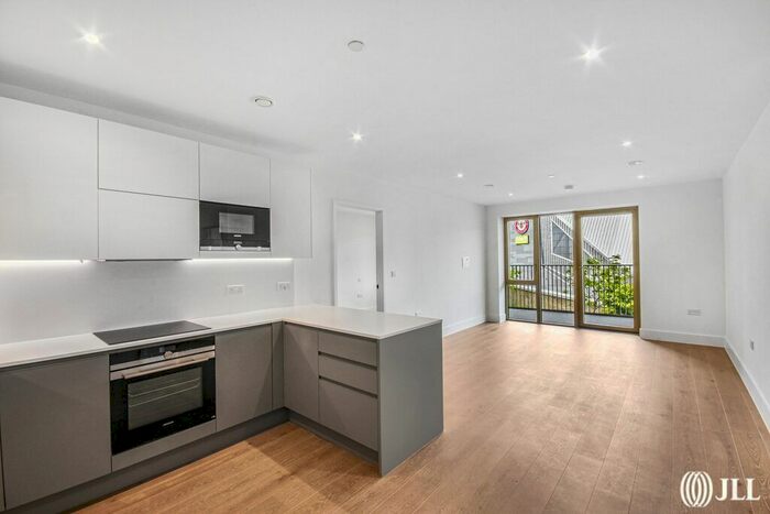 2 Bedroom Flat To Rent In Capital Interchange Way, Brentford, TW8