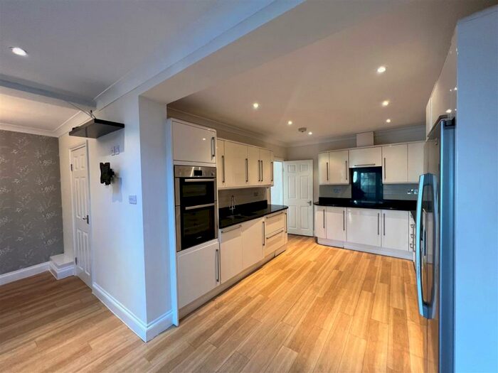 4 Bedroom Semi-Detached House To Rent In Birchen Grove, London, NW9